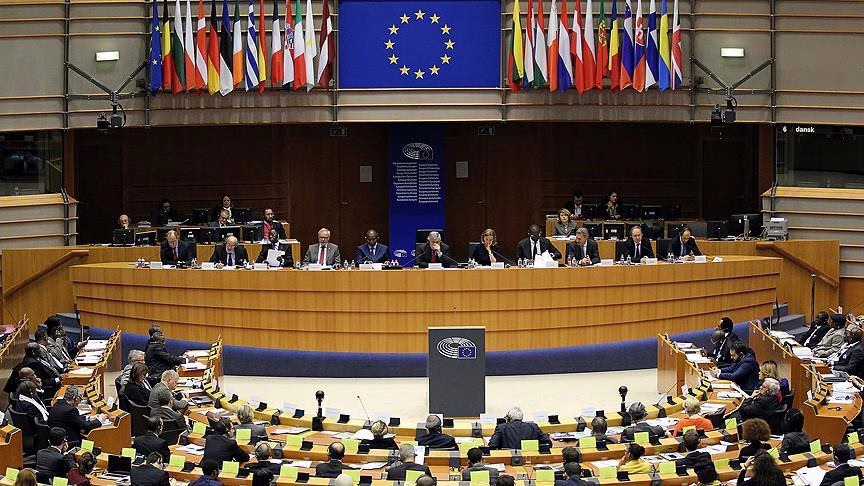 El Parlamento Europeo respalda la transición en Siria y exige romper lazos con Rusia