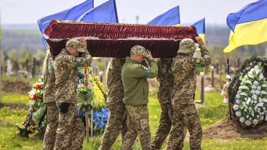 Ucrania recupera los cuerpos de 909 soldados en el mayor intercambio desde el inicio de la guerra