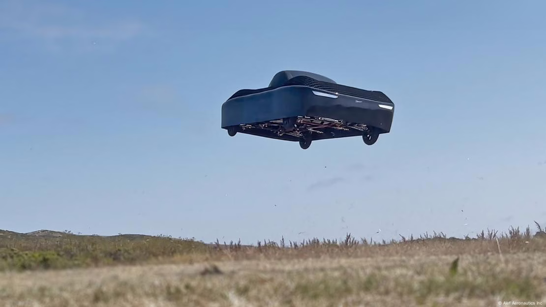 Presentan el primer auto volador certificado para uso en carretera y aire