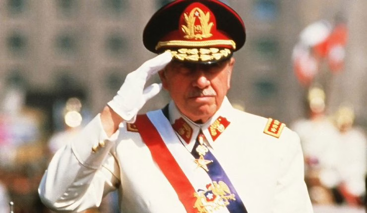 Diputados presentan proyecto para prohibir homenajes a Augusto Pinochet en espacios públicos
