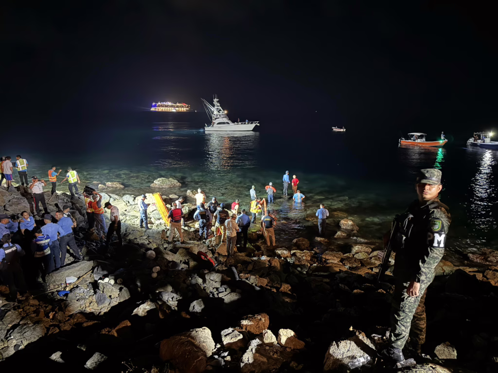 Al menos 12 muertos en caída de avión al mar en Honduras