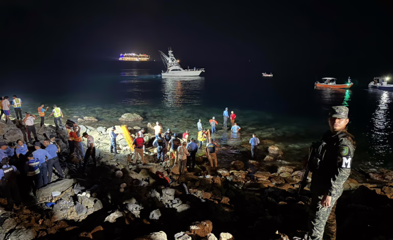 Al menos 12 muertos en caída de avión al mar en Honduras