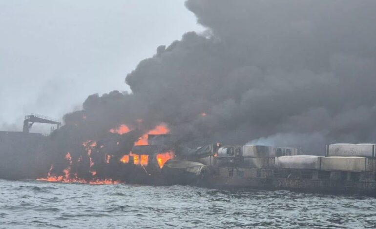 Grave incendio en el Mar del Norte tras choque de buques