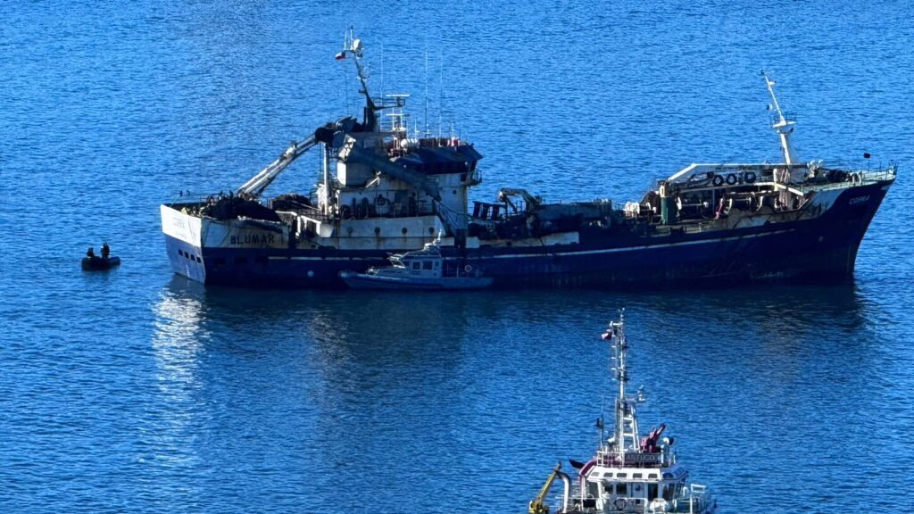 Suspenden servicios a Blumar en Caleta Lo Rojas por colisión con lancha Bruma y piden esclarecer hechos