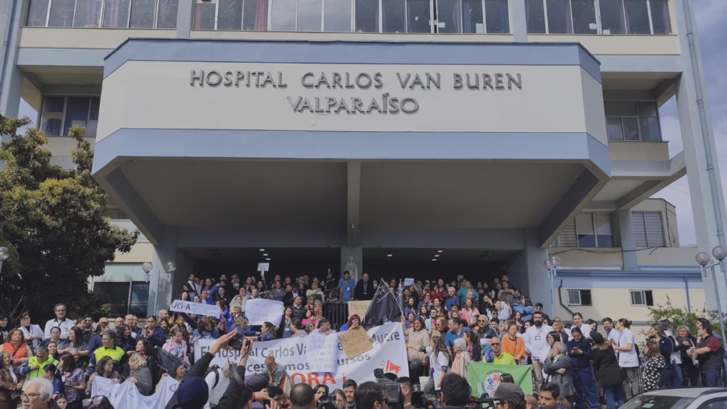 Crisis en el Hospital Van Buren: Exdirector del Servicio de Salud entrega antecedentes a la Fiscalía