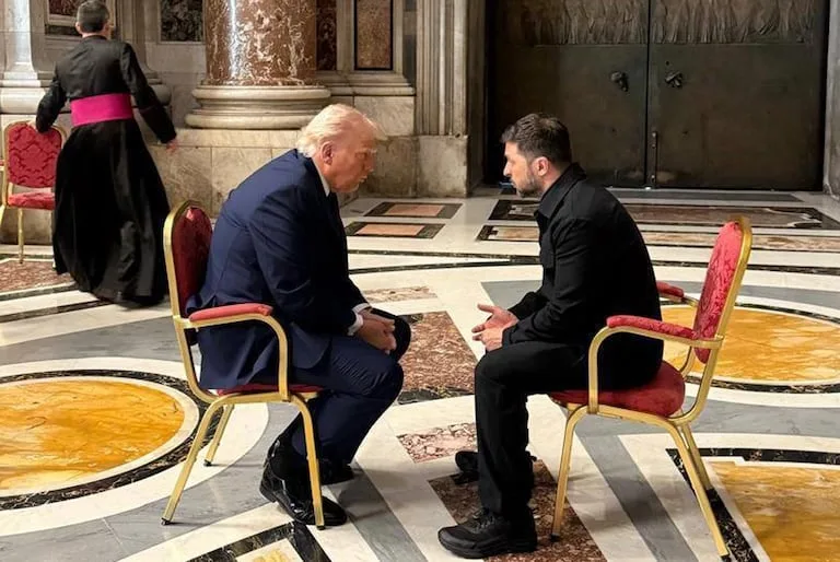 Zelensky tras reunirse con Trump en el Vaticano: «Queremos un alto el fuego total y una paz duradera»
