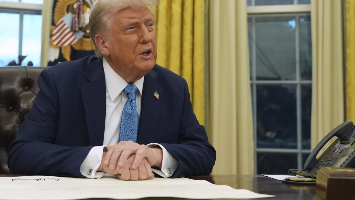 Trump ridiculiza a líderes mundiales por buscar acuerdos sobre aranceles: «Están besandome el trasero»