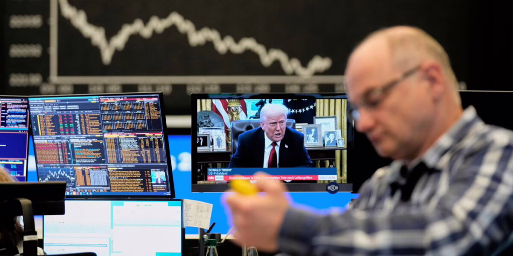 Trump evalúa suspender temporalmente aranceles a la industria automotriz para evitar impacto económico
