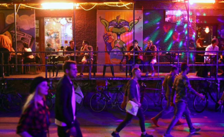 Berlín ya no baila igual: la Generación Z revoluciona la vida nocturna