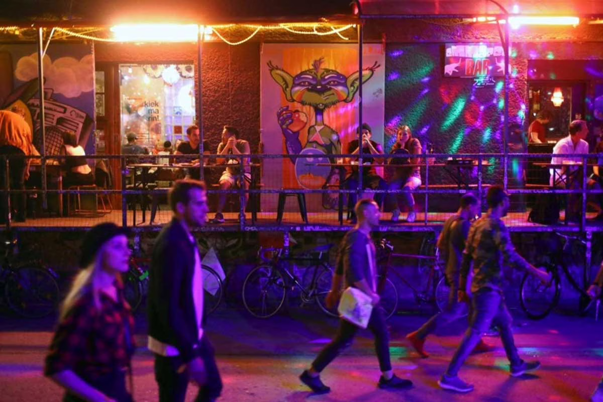 Berlín ya no baila igual: la Generación Z revoluciona la vida nocturna