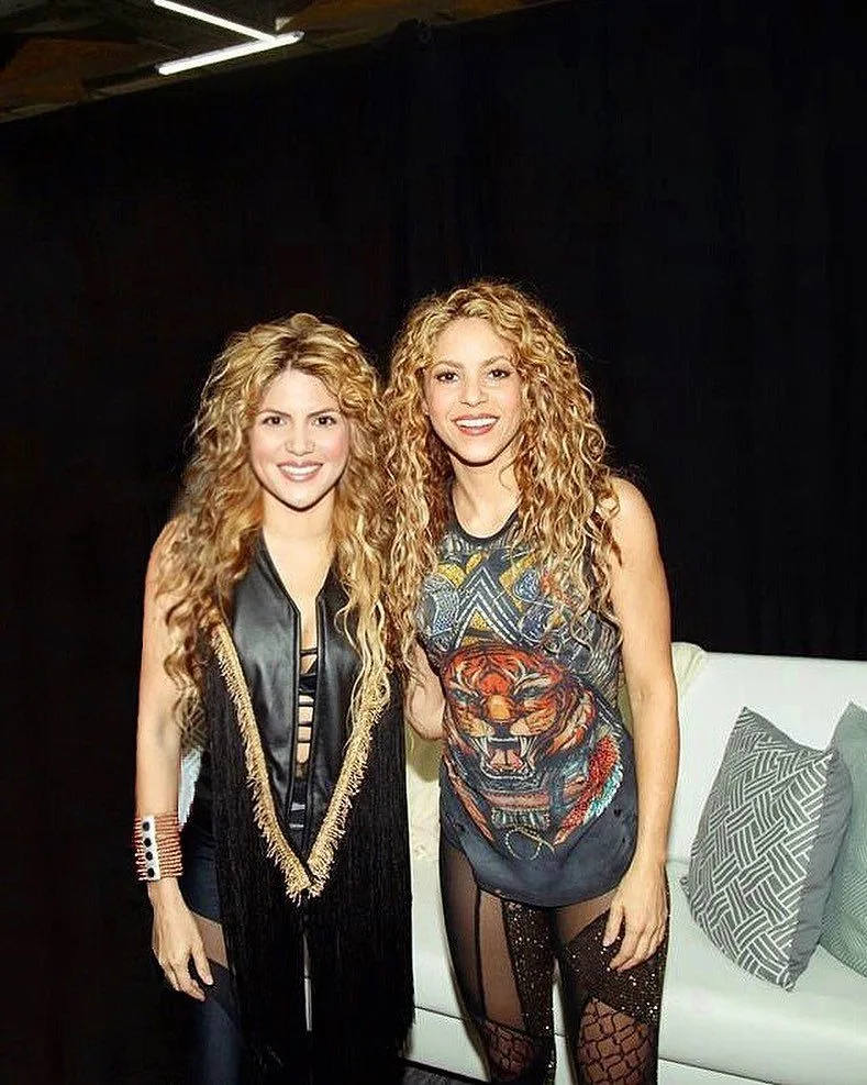 Shakira se Reencuentra con su Doble en México