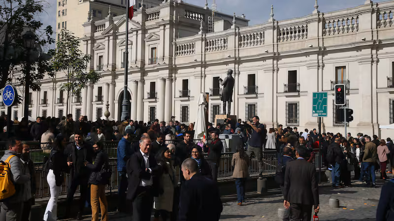 Alerta por fuerte olor a gas en Santiago Centro: autoridades descartan riesgo grave y llaman a la calma