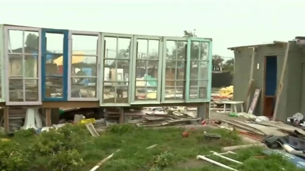 Desalojan iglesia fachada en San Bernardo: supuesto pastor cobraba $100 mil a exreclusos por vivir en toma ilegal