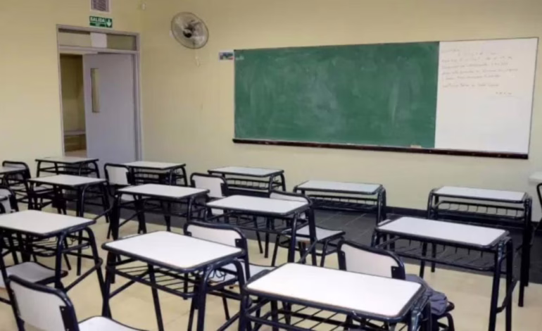 Funcionarios del SLEP Valparaíso inician paro por presuntas contrataciones irregulares
