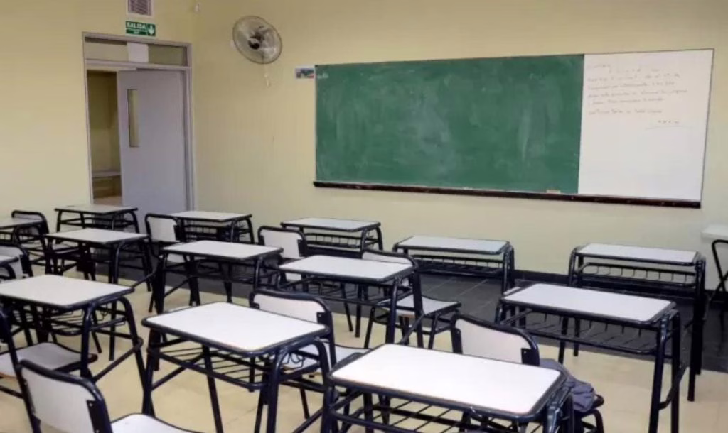 Funcionarios del SLEP Valparaíso inician paro por presuntas contrataciones irregulares