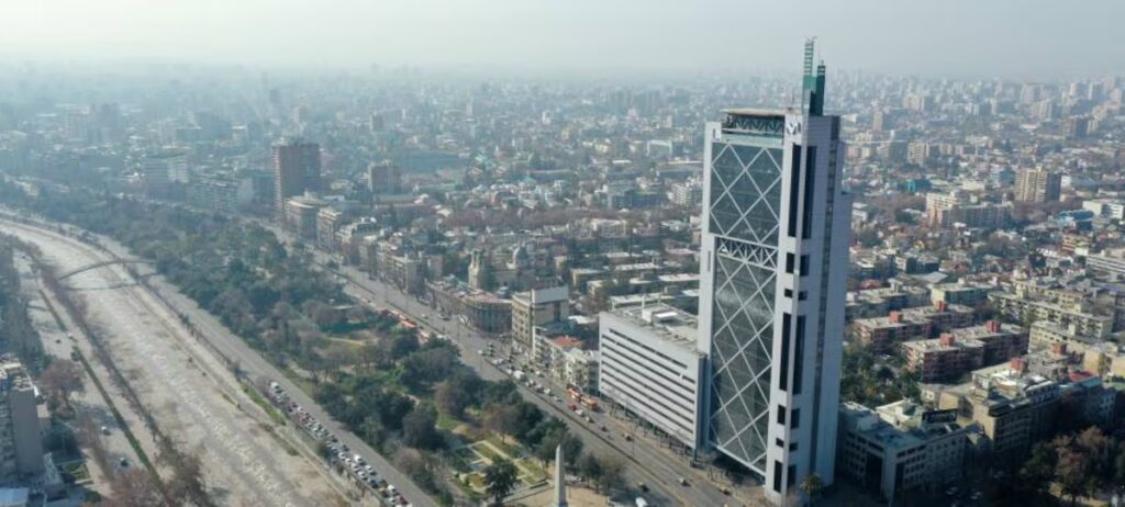 Telefónica guarda silencio sobre posible venta en Chile mientras avanza su salida de Hispanoamérica