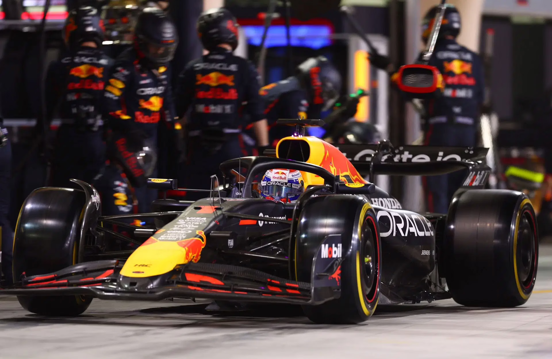 Red Bull en tensión: Tsunoda y Lawson tambalean y Lindblad asoma como nuevo compañero de Verstappen