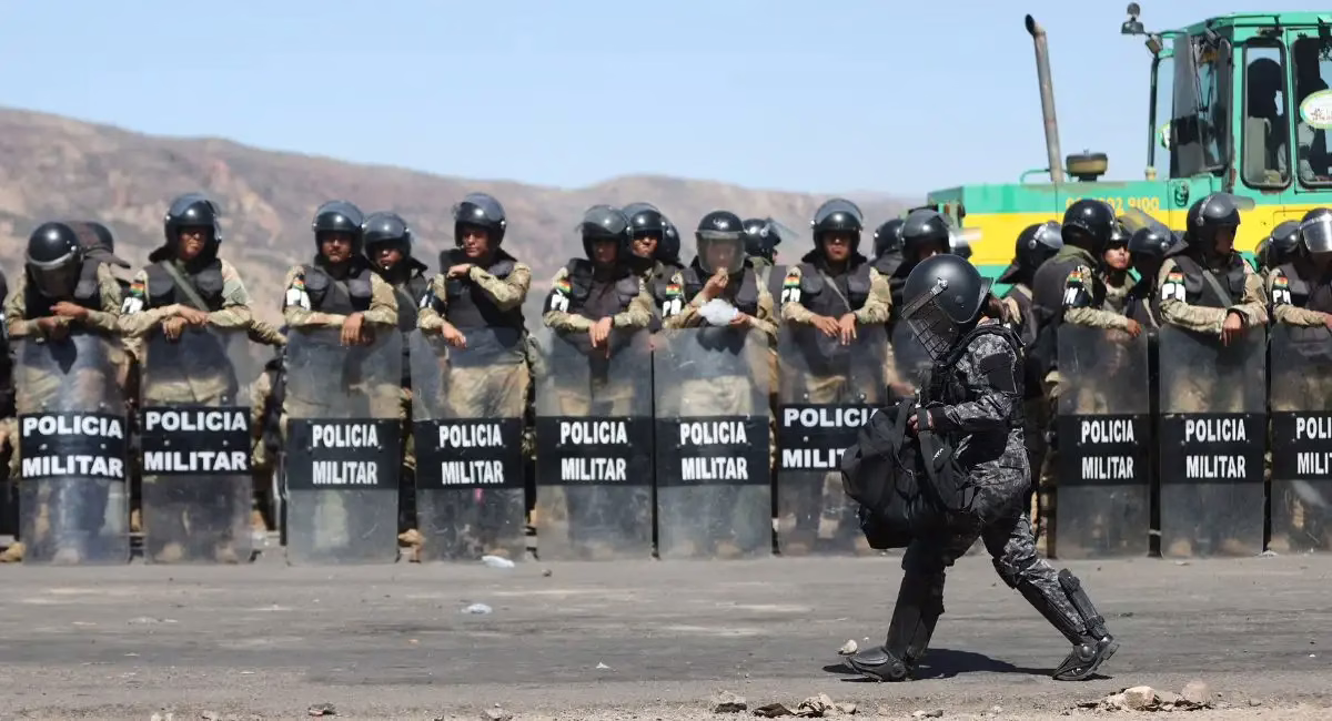 Escalada de violencia en Bolivia: Gobierno atribuye a narcos y fines políticos la muerte de cuatro policías y un civil