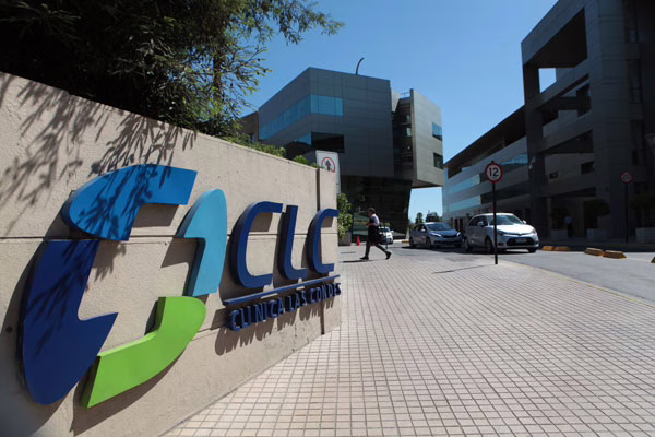 Condenan a Clínica Las Condes y a dos médicos por negligencia que causó daño neurológico irreversible