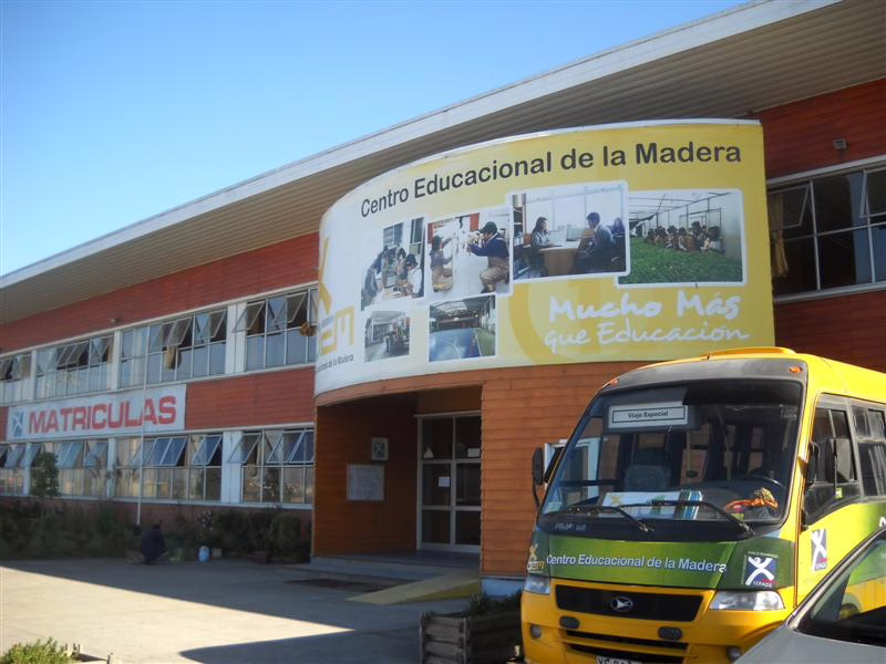 Adolescente apuñala a compañera y hiere a dos personas en Cesfam de Coronel