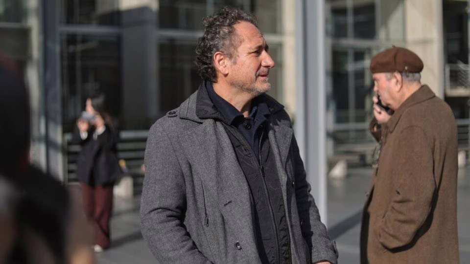 Juan Pablo Sáez y su exesposa enfrentan denuncia por violencia tras disputa por custodia de su hija