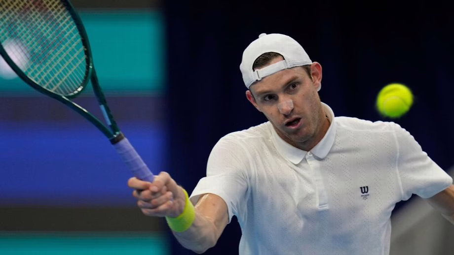 Nicolás Jarry celebra sólido triunfo en Wimbledon y anticipa vibrante duelo sudamericano ante Joao Fonseca
