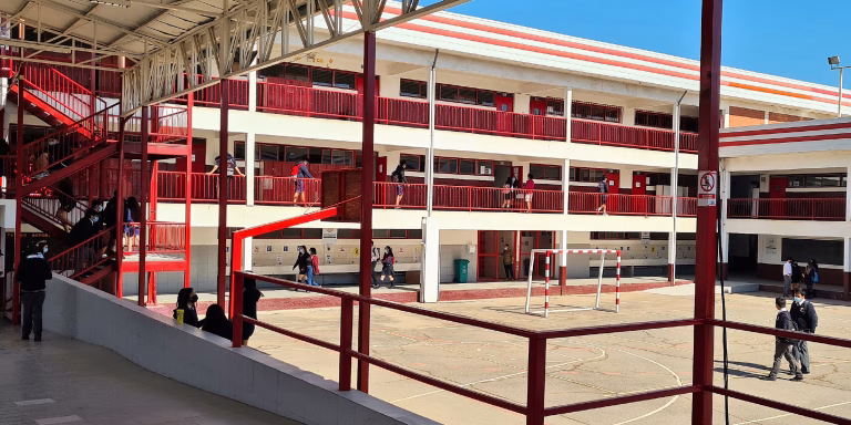 Corte anula expulsión de alumno que se defendió del bullying en colegio de San Felipe