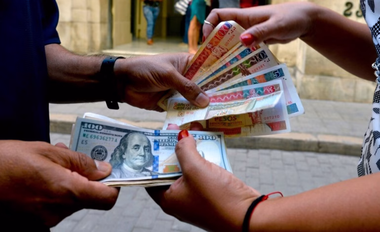 Peso cubano se hunde a récord histórico mientras crece la dolarización y aumenta la desigualdad