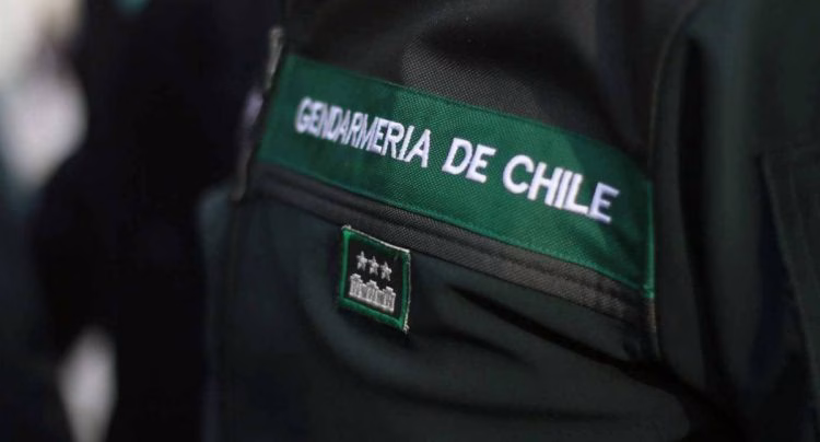 Gendarmería expulsa a cuatro coroneles por viajar al extranjero estando con licencia médica