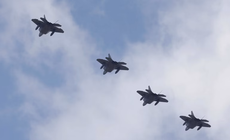 Polonia y Estonia interceptan aviones rusos que violaron su espacio aéreo y la zona de seguridad de una plataforma en el Mar Báltico, aumentando la tensión en la OTAN y Europa.