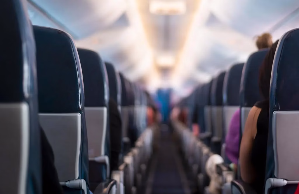 Aerolíneas bajo la lupa: reportan exposición a gases tóxicos en vuelos comerciales