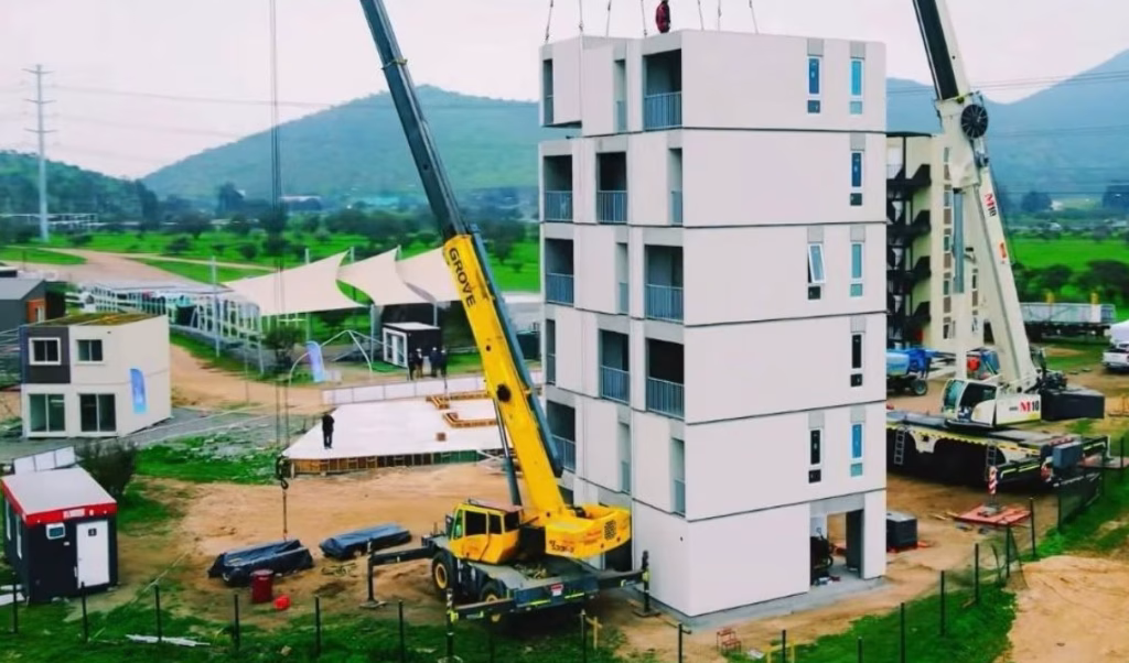 Momentum: el edificio modular que se montó en un día en Pudahuel