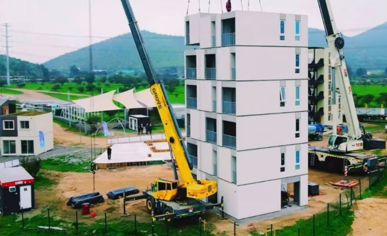 Momentum: el edificio modular que se montó en un día en Pudahuel