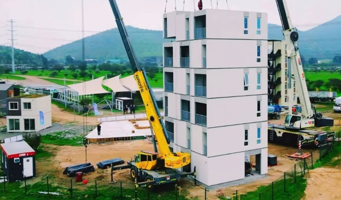 Momentum: el edificio modular que se montó en un día en Pudahuel