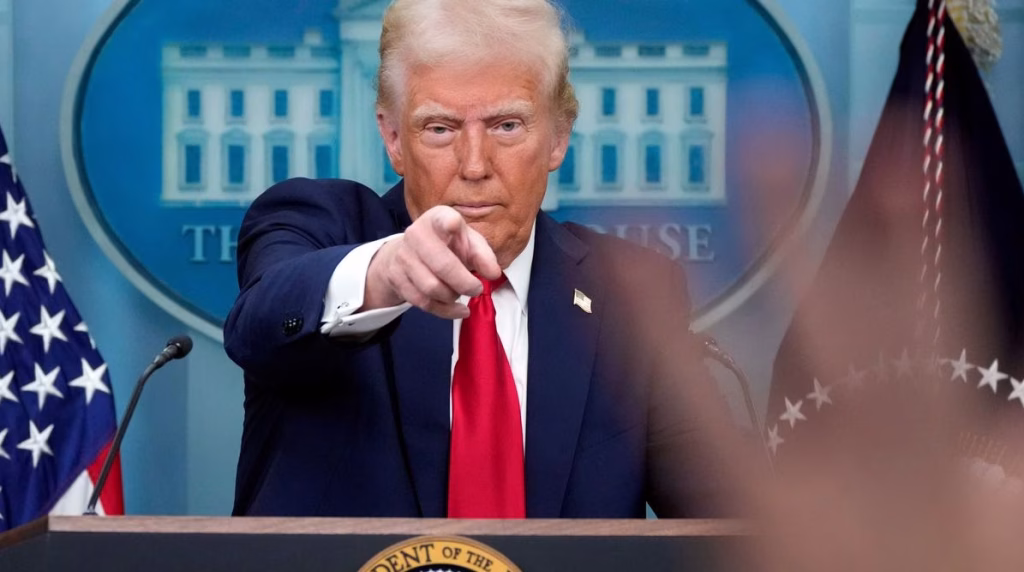 Trump confirma hundimiento de barco del Tren de Aragua en el Caribe: murieron 11 integrantes del grupo criminal