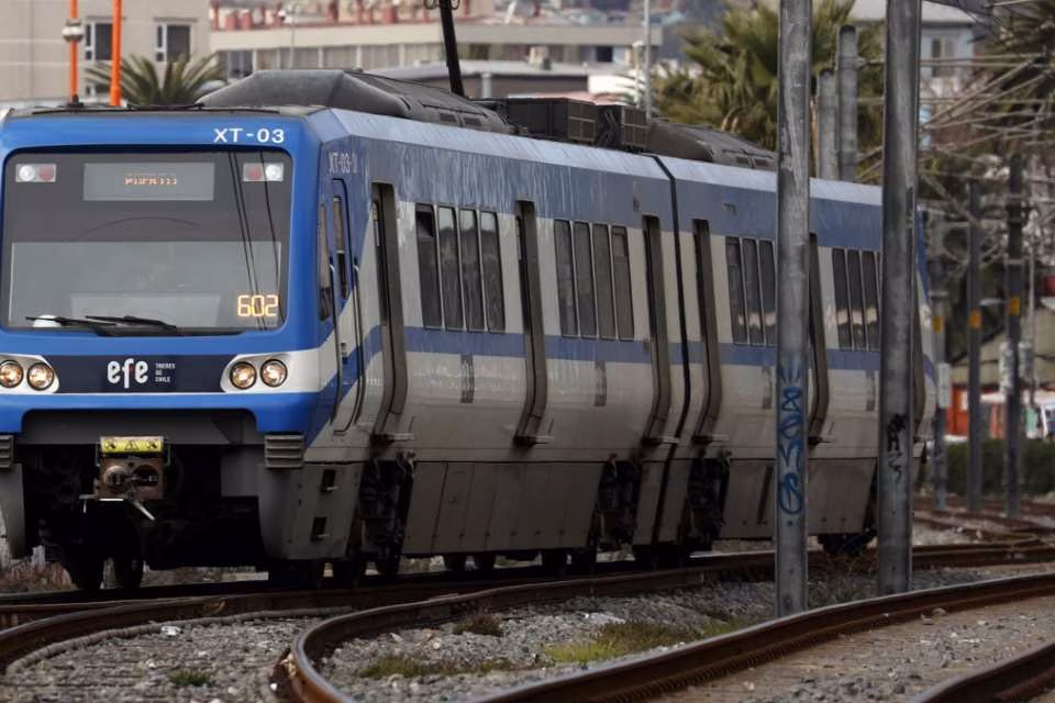 EFE lanzará buses nocturnos entre Valparaíso y Villa Alemana con recorrido espejo del tren