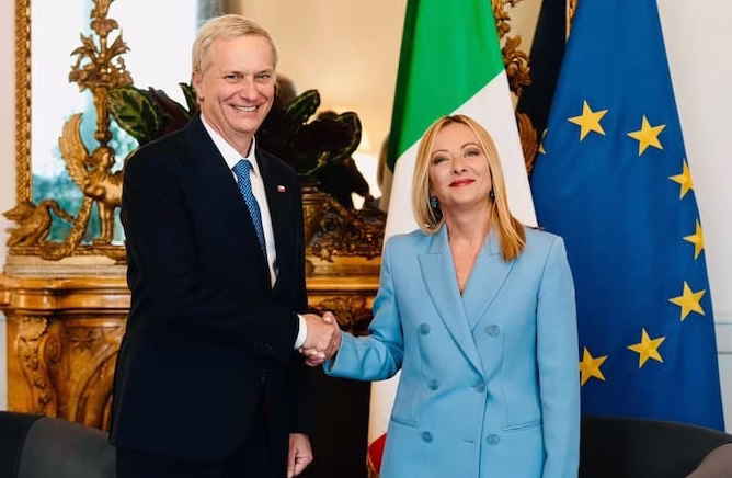 La fórmula de Giorgia Meloni para frenar la inmigración ilegal en Italia que inspira a José Antonio Kast
