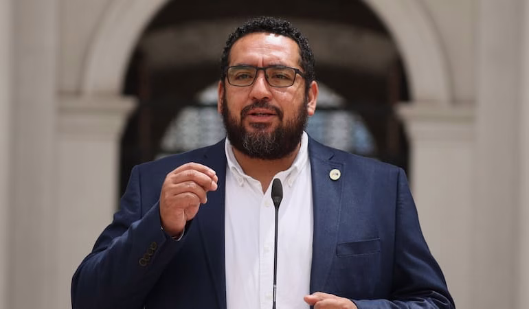 Debate por exigencia de entregar sueldos y RUN de funcionarios tensiona a universidades en Chile