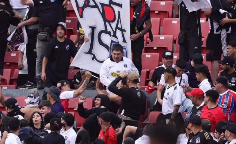 Medios argentinos reaccionaron a la violenta pelea entre hinchas de Colo Colo en el Estadio Nacional, reflejando la preocupante escalada de violencia en el fútbol chileno.