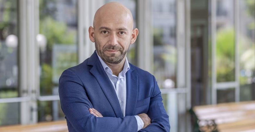 Profesor de la Universidad Finis Terrae es acusado de realizar biopsias a estudiantes sin ser médico