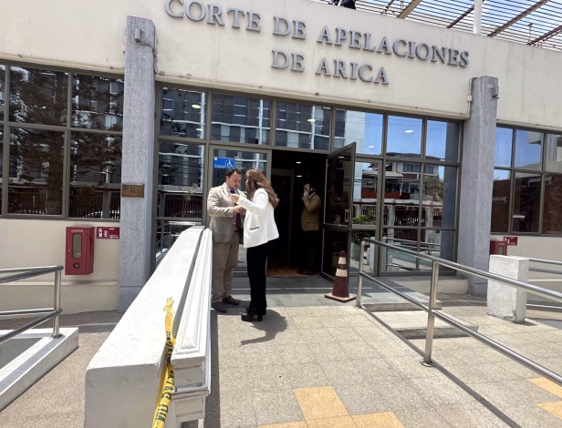 Un funcionario con licencia psiquiátrica fue abatido por Carabineros tras atacar con un cuchillo a un trabajador en la Corte de Apelaciones de Arica.
