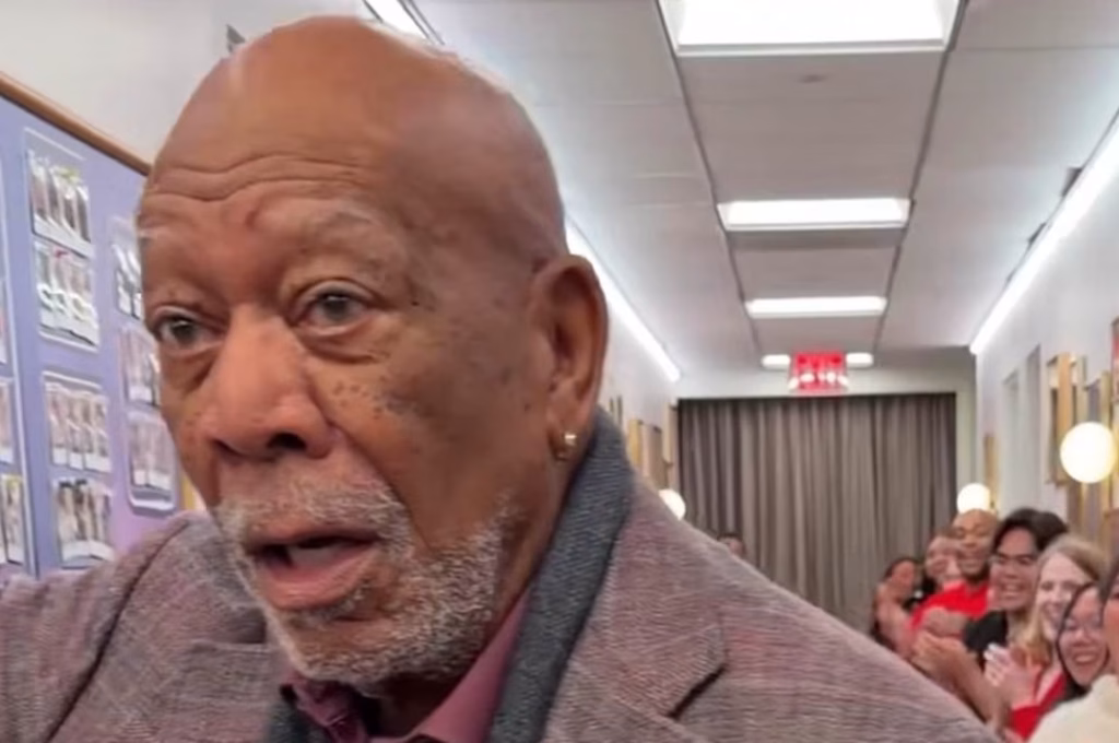 Morgan Freeman preocupa a sus fans tras su aparición en el show de Jennifer Hudson: el actor mostró signos de fragilidad y confusión