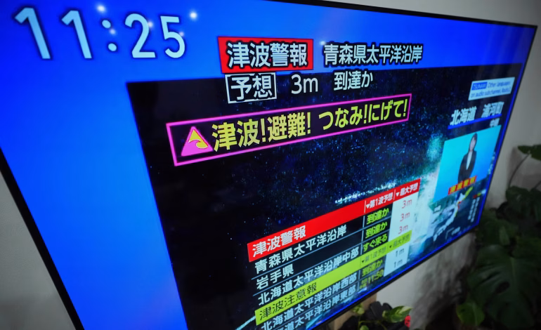 Japón activa alerta por posible tsunami con olas de 3 metros tras fuerte sismo de magnitud 7,6