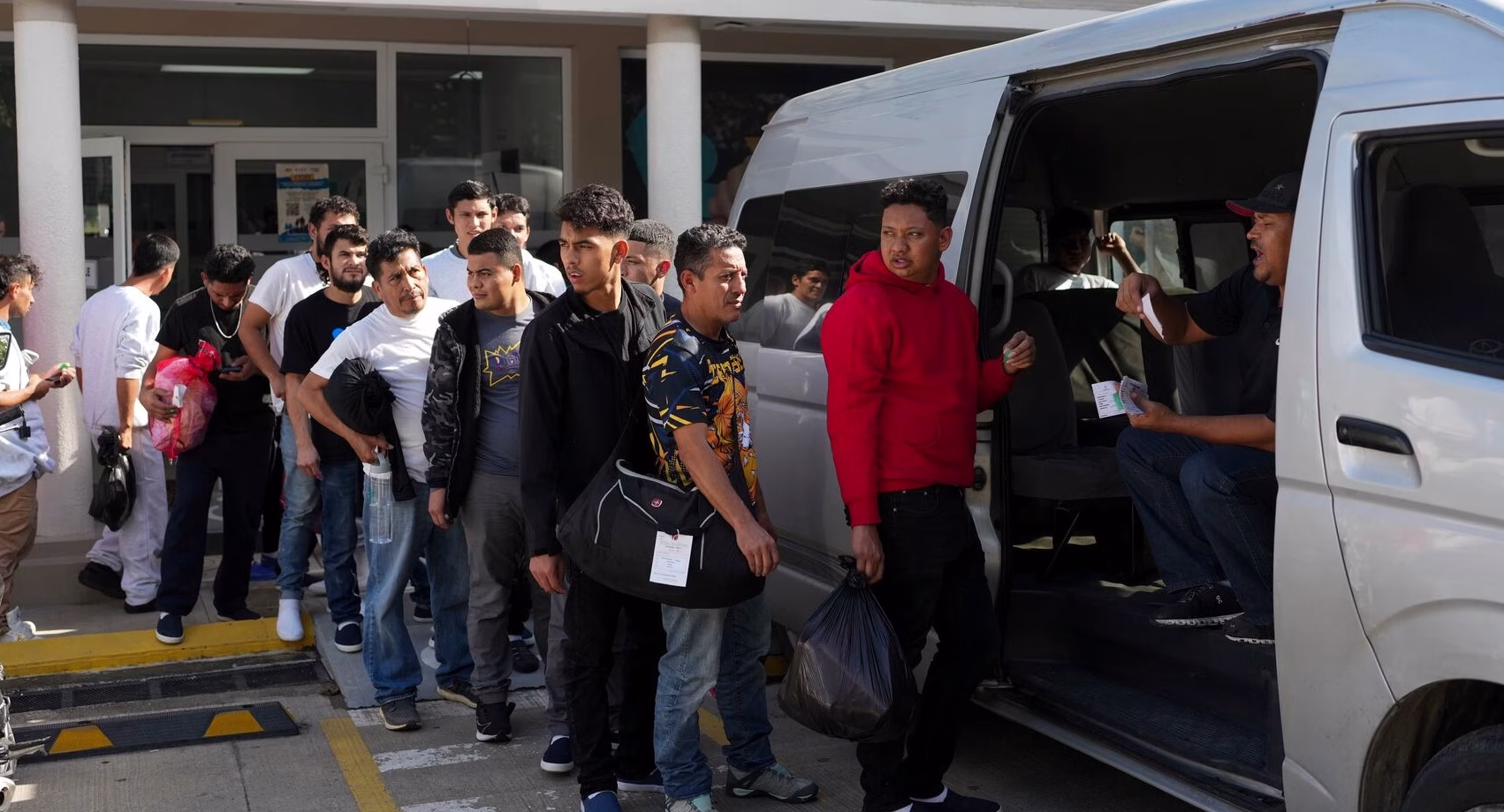 Un año marcado por salidas masivas de migrantes, Estados Unidos registra 2,5 millones de personas fuera del país
