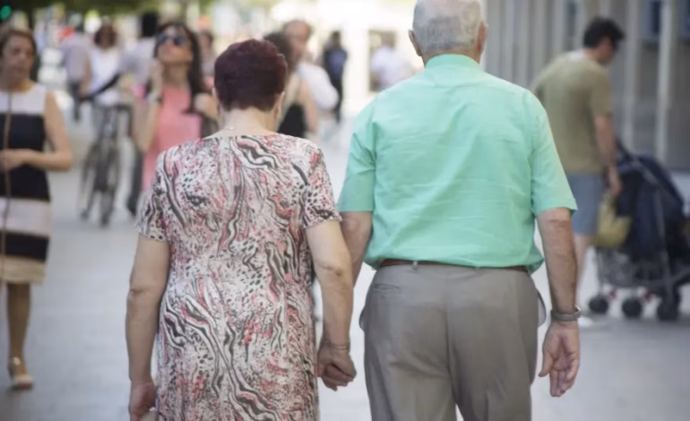 Francia enfrenta un giro demográfico histórico: mueren más personas de las que nacen