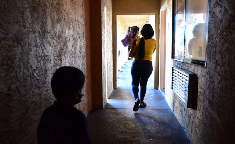 Estados Unidos puso fin a los programas de reunificación familiar para migrantes de Colombia, Cuba, Ecuador, El Salvador, Guatemala, Haití y Honduras, lo que obliga a miles de personas a abandonar el país si no regularizan su estatus antes del 14 de enero.