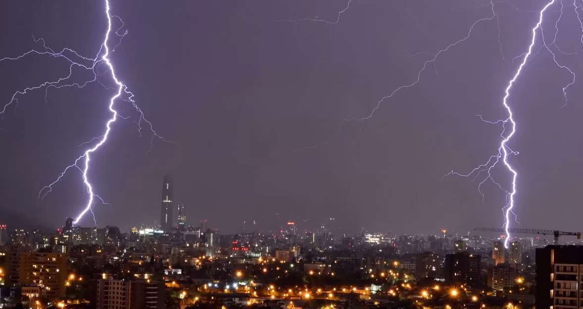 Tormentas eléctricas y lluvia en Santiago: cuándo llegarían las precipitaciones a la Región Metropolitana