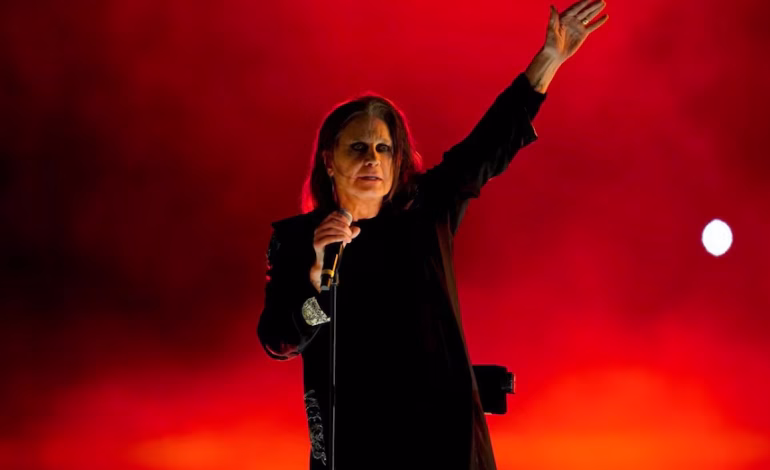 El biopic de Ozzy Osbourne avanza tras seis años de desarrollo y confirma a su actor principal, con Sony Pictures y la familia Osbourne detrás del proyecto.