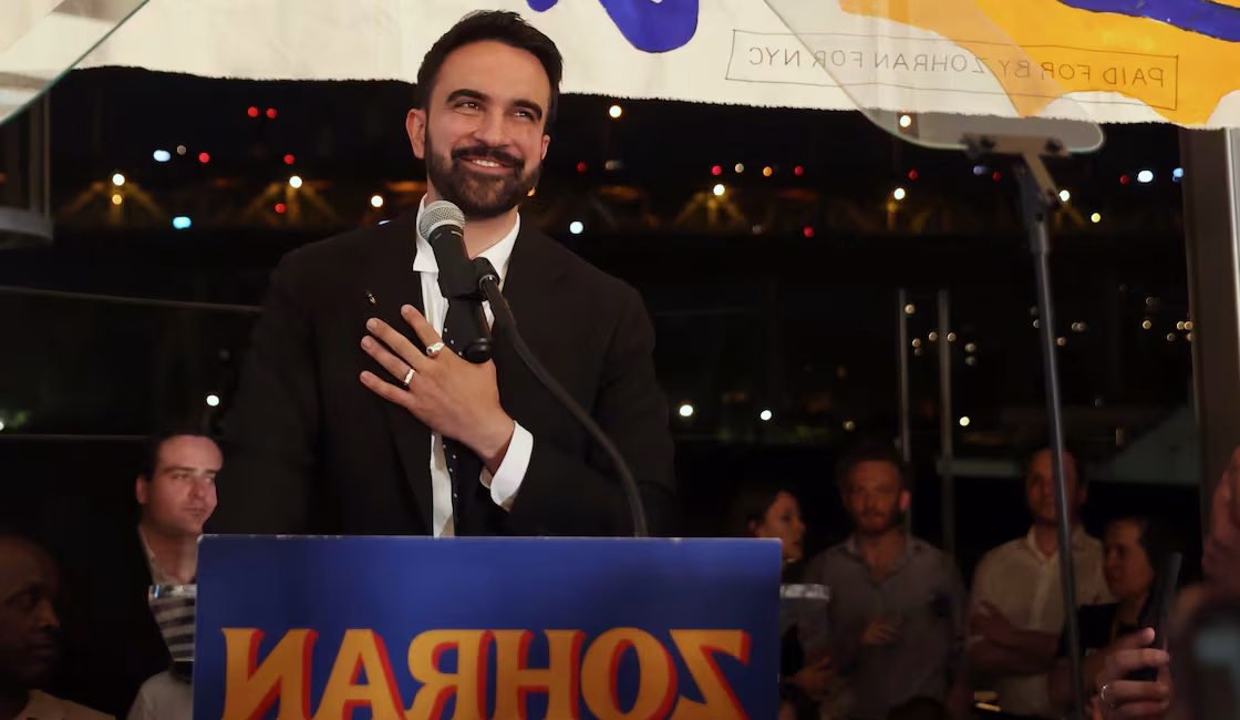 Zohran Mamdani asume como alcalde de Nueva York con juramento sobre el Corán y foco en el transporte público