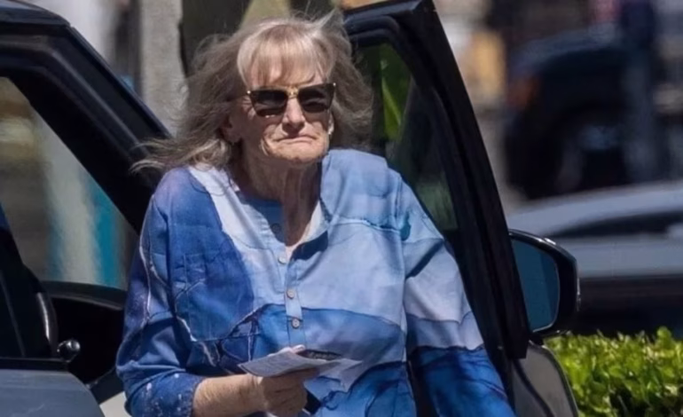 Debbie Rowe, exesposa de Michael Jackson, vive alejada de la fama mientras persisten las dudas sobre la paternidad de los hijos del cantante.